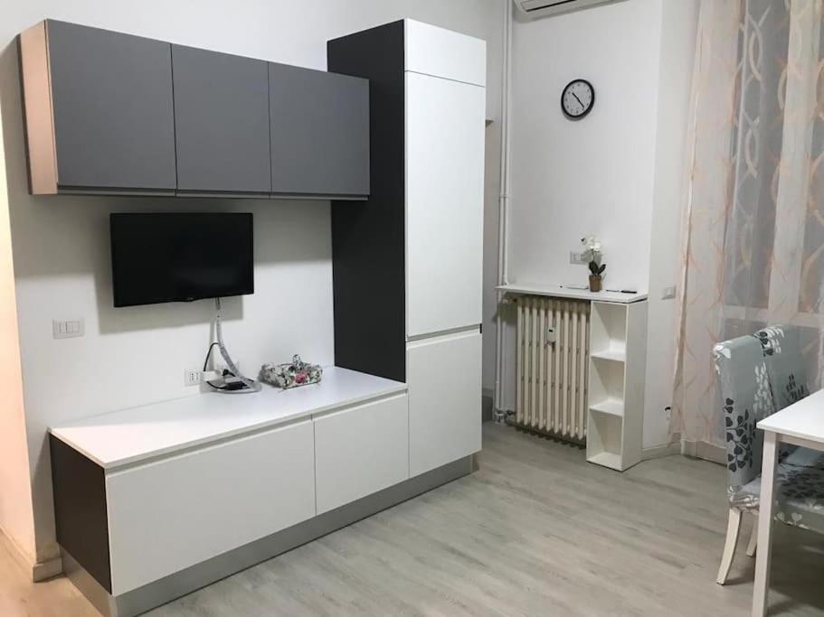 Appartamento In Zona Bocconi Милан Экстерьер фото