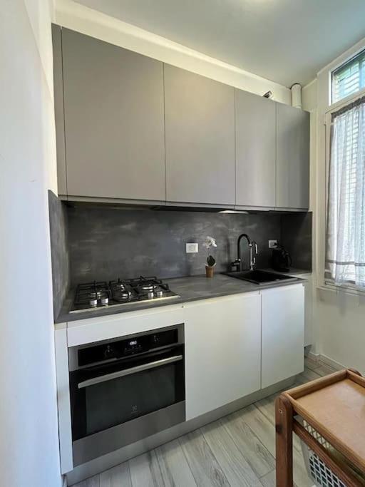 Appartamento In Zona Bocconi Милан Экстерьер фото